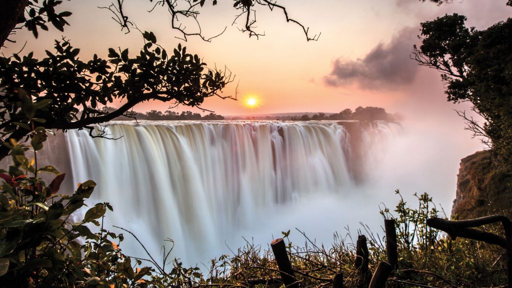 Ultimate guide to combining Gorilla Trekking and Victoria Falls Tour