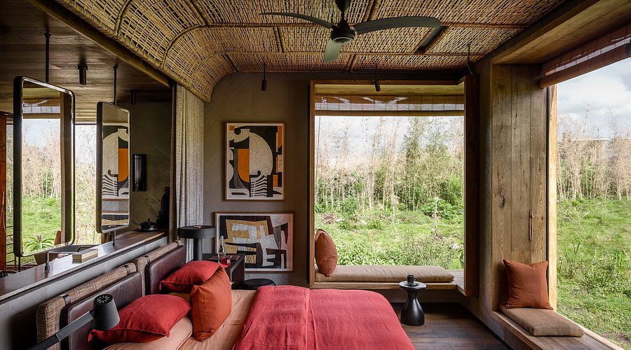A Luxury Mwiba Wildlife Reserve and Rwanda Gorilla Trekking Tour